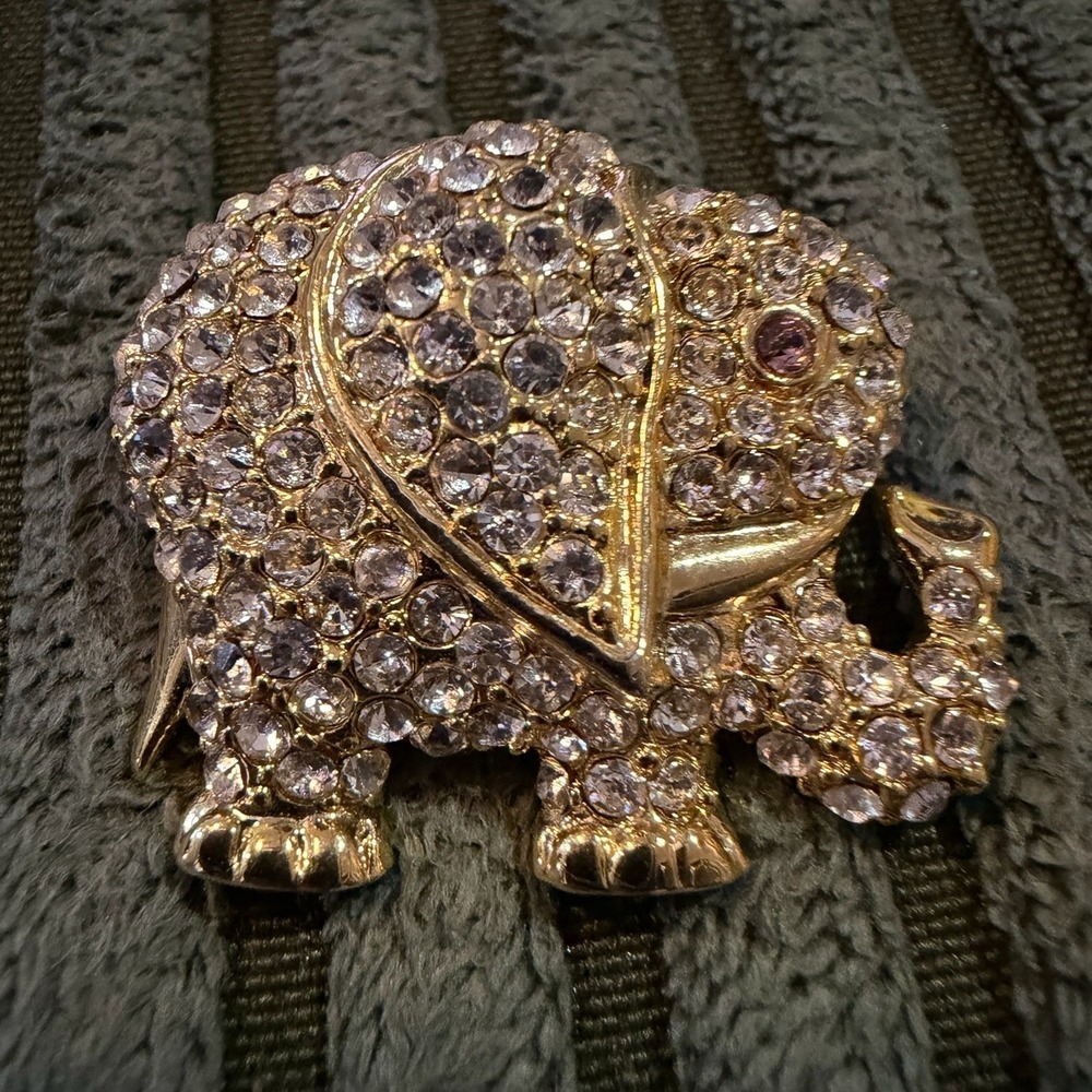 Monet Vintage Elephant Brooch Gold Tone Pavé Rhinestone Crystal Pin Jewelry‎